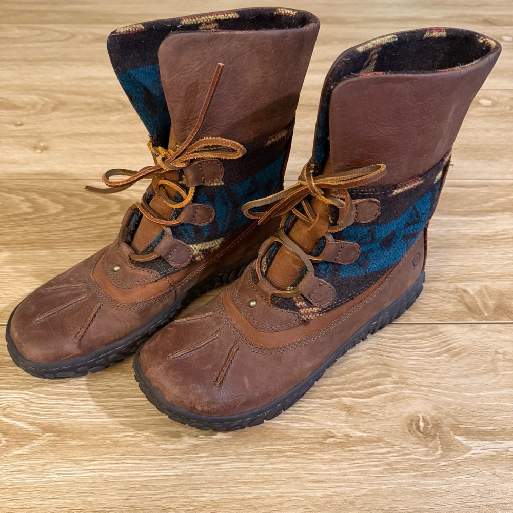 Womens Born Boots With Aztec Print Size 7.5